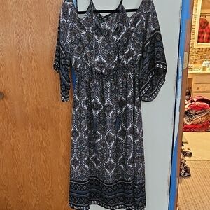 Suzanne Betro Elegant Blue and White Patterned Dress Look Photos  Better Color